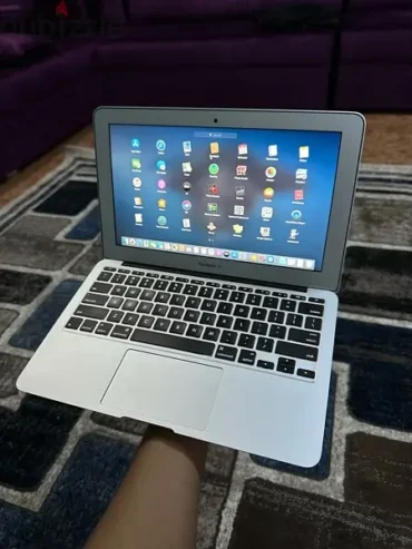 *MacBook Air (2012) 128GB. Slim & light weight*